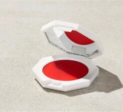 Fenty Beauty Cheeks Out Freestyle Cream Blush - Rood - Daiquiri Dip Soft Coral Red