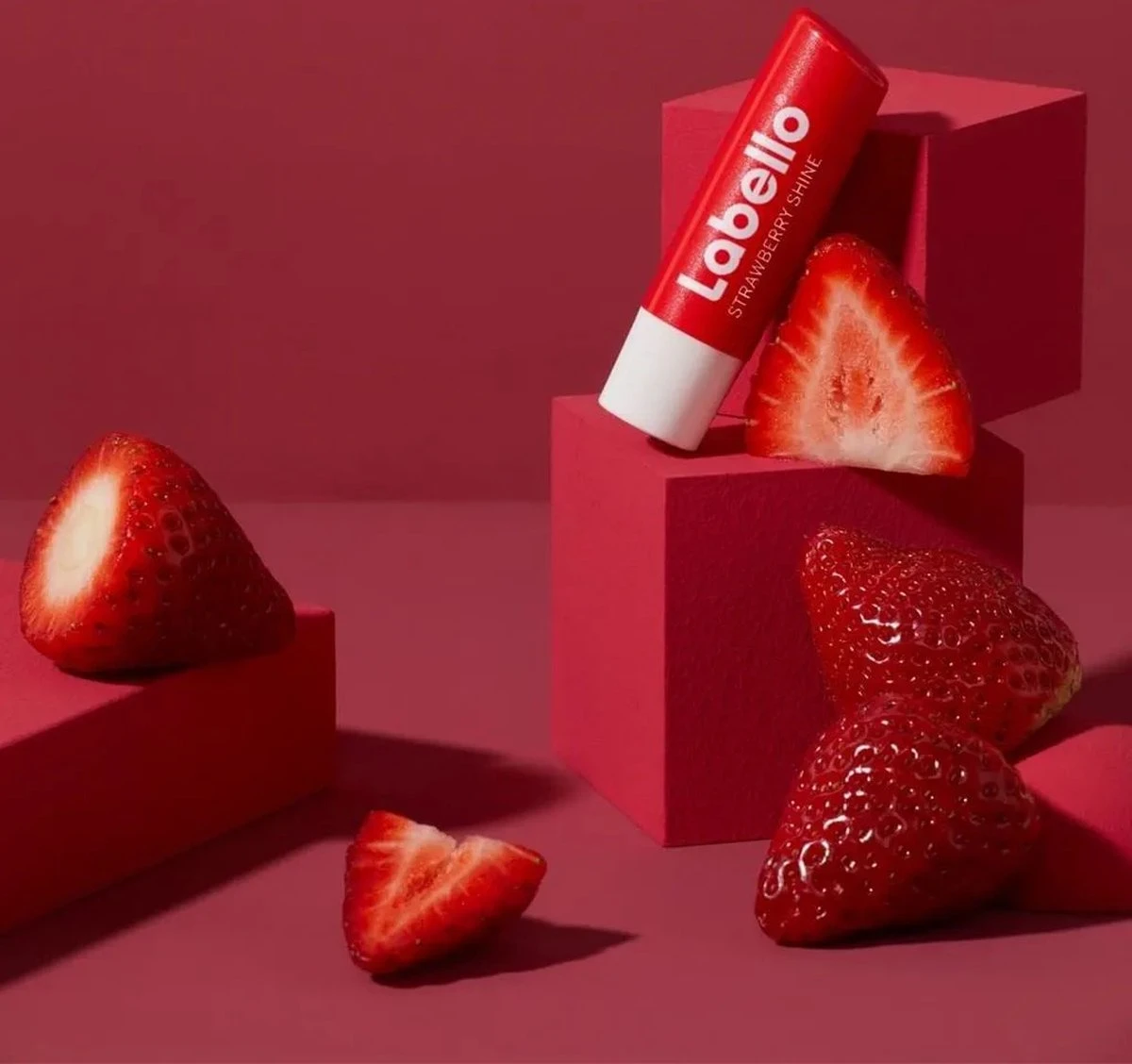 Labello Lippenbalsem Fruity Shine Strawberry Blister (5.5ml) 6 Labello Lippenbalsem Fruity Shine Strawberry Blister (5.5ml) - Afbeelding 4