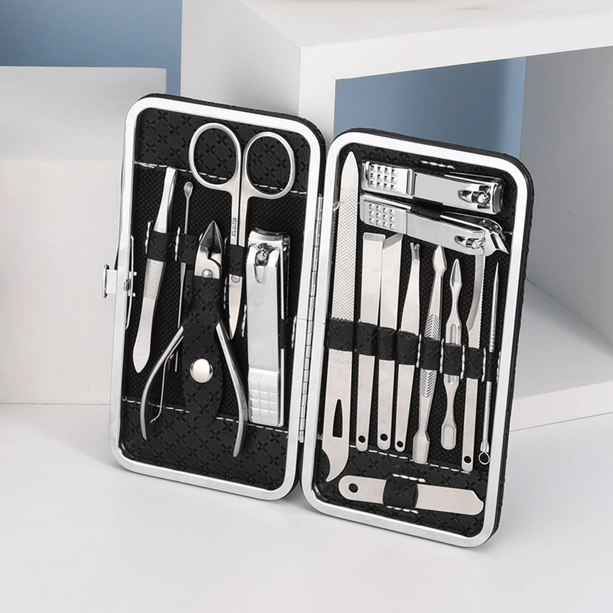 Medies - Luxe Manicureset 16 Delig Met Lederen Luxe Etui | Pedicure Set | Manicure Etui | Manicure Sets | Pedicure Sets | Nagelverzorging | Nagelknippers | Comedonlepels | Nagelvijl | Nagelriemknipper | Teennageltang | Nagelschaar | RVS 4 Medies - Luxe Manicureset 16 Delig Met Lederen Luxe Etui | Pedicure Set | Manicure Etui | Manicure Sets | Pedicure Sets | Nagelverzorging | Nagelknippers | Comedonlepels | Nagelvijl | Nagelriemknipper | Teennageltang | Nagelschaar | RVS - Afbeelding 2