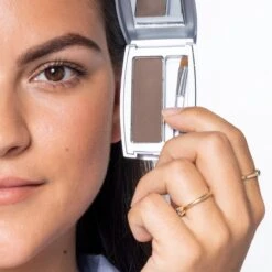 Herome Eye Care Wenkbrauw Poeder Middenbruin - Compact Brow Powder Medium Brown - Waterproof Verrijkt Met Panthenol - Volumineuze Wenkbrauwen -Mode-Cosmetica Winkel 1200x1200 1398