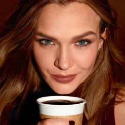 Maybelline SuperStay Matte Ink Lipstick - 260 Hazelnut Hypnotizer - Nude Lippenstift - 5 Ml 32 Maybelline SuperStay Matte Ink Lipstick - 260 Hazelnut Hypnotizer - Nude Lippenstift - 5 Ml -Mode-Cosmetica Winkel 1200x1200 349