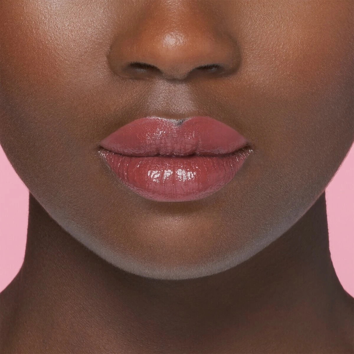 L’Oréal Paris Brilliant Signature Lippenstift - 305 Be Captivating - Roze - Ultra Glanzend 6 L’Oréal Paris Brilliant Signature Lippenstift - 305 Be Captivating - Roze - Ultra Glanzend - Afbeelding 4