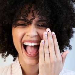 Bourjois 1 Seconde Nagellak - 13 Bouquet Of Roses -Mode-Cosmetica Winkel 1200x1200 822