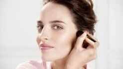 Bourjois Always Fabulous Foundation Concealer Stick - 210 Light Beige -Mode-Cosmetica Winkel 1200x675 1