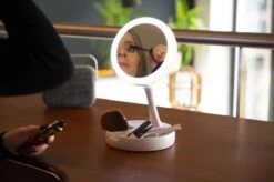 Grundig Opmaakspiegel - LED-verlichting - Opbergruimte Sieraden - Gewone En Vergrotende Spiegel - Wit -Mode-Cosmetica Winkel 1200x799 9