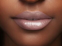 L'Oréal Paris Color Riche Shine Lippenstift - 658 Topless -Mode-Cosmetica Winkel 1200x900 1