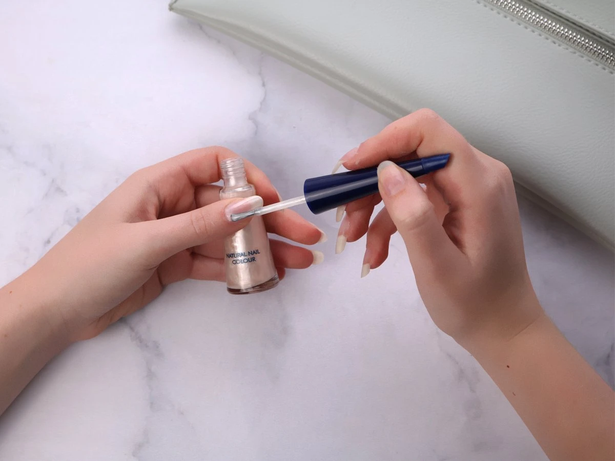 Herome Natural Nail Colour Glamour - Verstevigende Nagellak Met Een Natuurlijke Glans - 10ml. 6 Herome Natural Nail Colour Glamour - Verstevigende Nagellak Met Een Natuurlijke Glans - 10ml. - Afbeelding 4