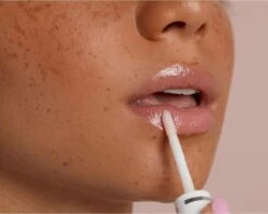 Labello Caring Lip Oil Clear Glow - 5.5 Ml -Mode-Cosmetica Winkel 1200x962