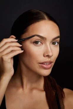 Maybelline Brow Satin Duo - 01 Dark Blond - Blond - Wenkbrauwpotlood En Poeder -Mode-Cosmetica Winkel 800x1200 11