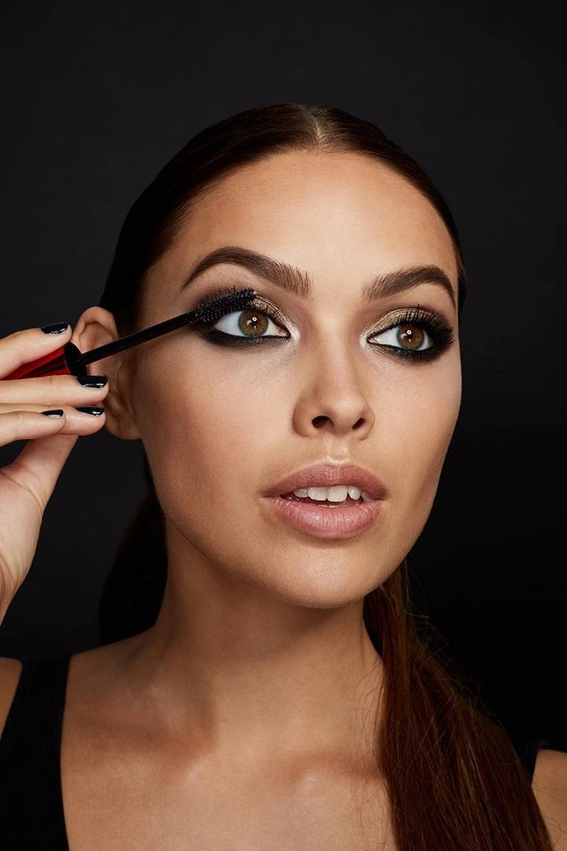 Maybelline Falsies Push Up Drama - Zwart - Mascara 4 Maybelline Falsies Push Up Drama - Zwart - Mascara - Afbeelding 2