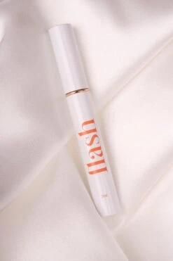 Célie Beauty FLASH - Wimperserum - Binnen 1 Week Zichtbaar Resultaat - 100% Vegan - Wimpergroei - Wimperverzorging - Volle Wimpers - Dikke Wimpers - 3ml - Hydraterend -Mode-Cosmetica Winkel 800x1200 7