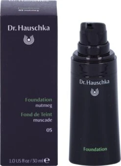 Dr. Hauschka - Foundation - 05 Chestnut -Mode-Cosmetica Winkel 879x1200