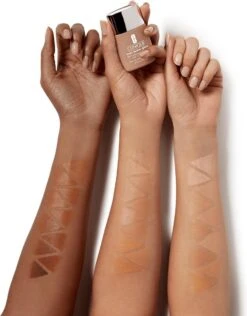 Clinique - Even Better Light Reflecting Makeup Spf15 Face Primer Cn 52 Neutral 30Ml -Mode-Cosmetica Winkel 939x1200