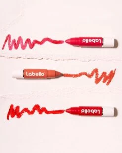 Labello Crayon Lipstick Poppy Red -Mode-Cosmetica Winkel 960x1200 13