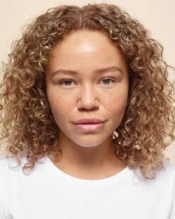 Rimmel London Lasting Matte Foundation - 201 Classic Beige -Mode-Cosmetica Winkel 960x1200 4