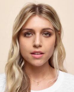 Rimmel London Lasting Matte Foundation - 200 Soft Beige -Mode-Cosmetica Winkel 961x1200 1