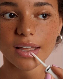 Labello Caring Lip Oil Clear Glow - 5.5 Ml -Mode-Cosmetica Winkel 962x1200 2