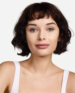 Clinique Beyond Perfecting Foundation + Concealer - 07 Cream Chamois -Mode-Cosmetica Winkel 970x1200